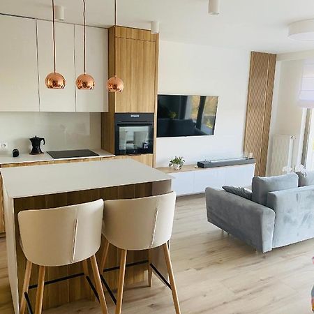 Luxury White Apartment In Park Lotnikow Красков Екстериор снимка