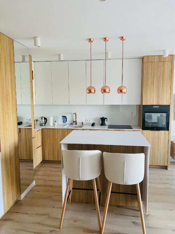 Luxury White Apartment In Park Lotnikow Красков Екстериор снимка